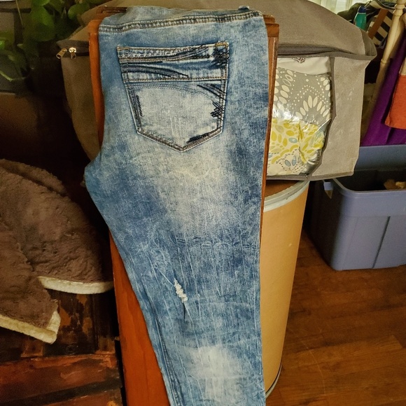 Maurices Jean's distressed - Picture 3 of 3